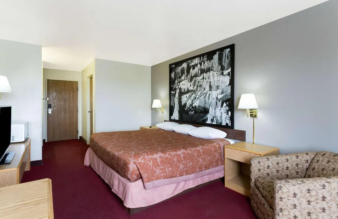 Super 8 By Wyndham Green River-1